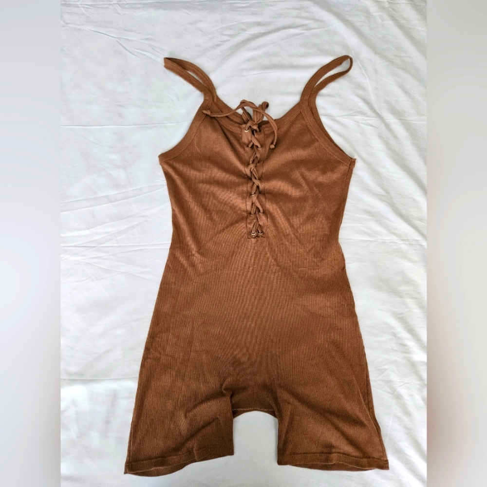 used garments in excellent condition, size M/L, very comfortable and versatile